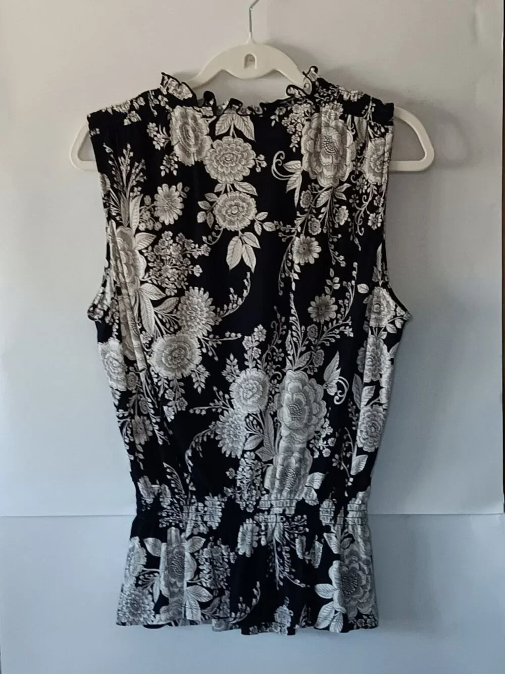 TOMMY HILFIGER Navy and White Floral Sleeveless Blouse Size L ($14) - Picture 7 of 12